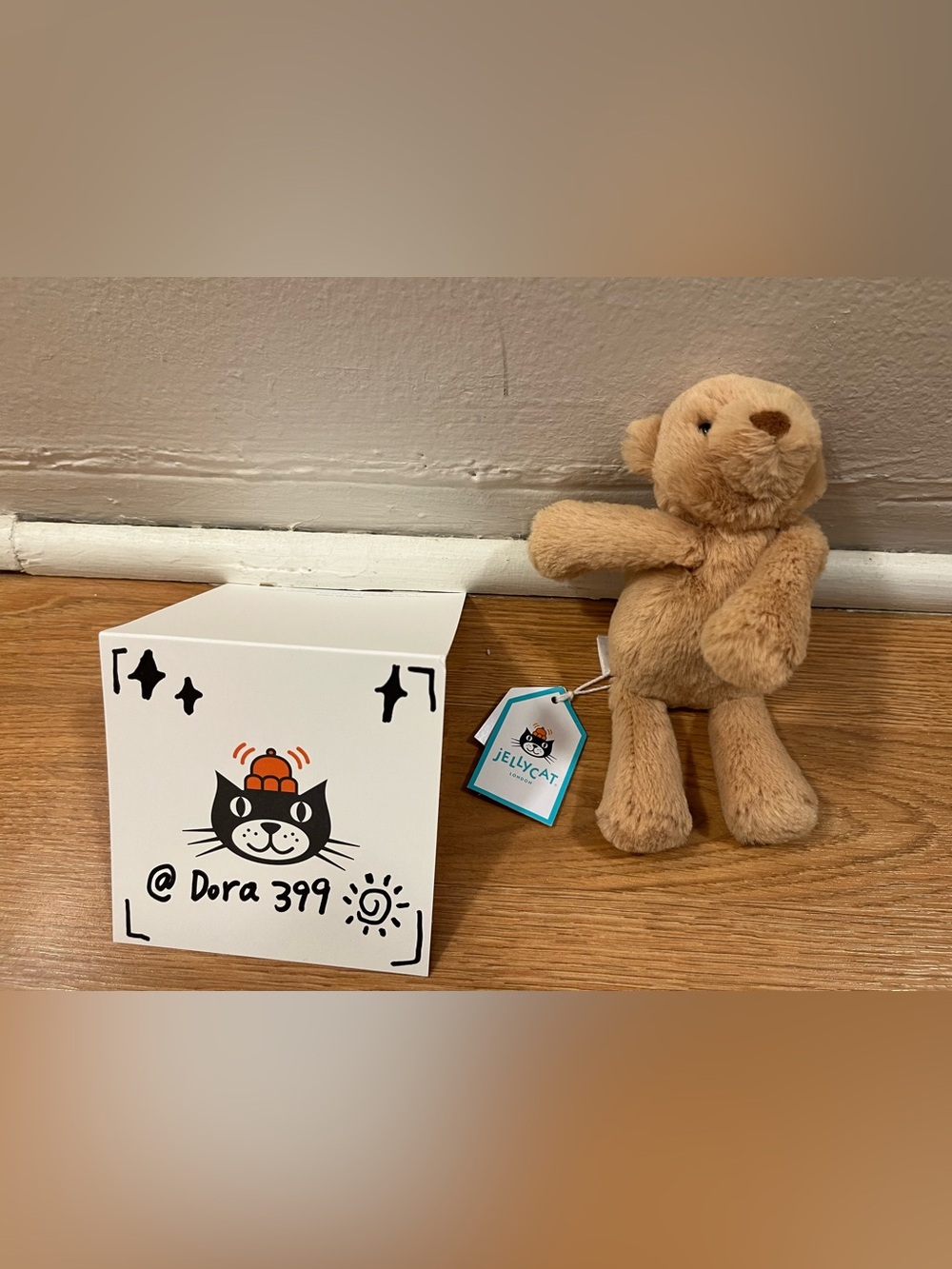🐻 Authentic Jellycat Smudge Bear – Tiny Size
Brand new with tag.